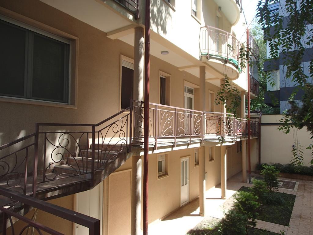 Lea Apartment Belgrado Esterno foto